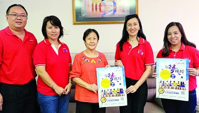亚罗士打新民独中校长陈蔚波全力支持光华教育展。