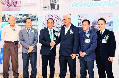 胡寿龄(左起)、苏庆春、高华兴、彭文宝、邓荣源和潘端辉同参加启动仪式,庆祝槟安迎来建95周年的爱。