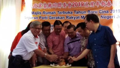 林保名(左起)、方志伟、刘华才、瞿庆圣、张国智、胡栋强和邱孝利一同捞生。