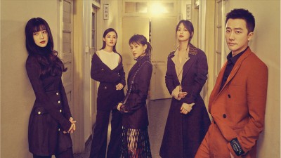 范冰冰（左起）、李沁、王子文、辛芷蕾、黄轩等5位《她杀》主演，去年一同参与《时尚芭莎》杂志的拍摄。