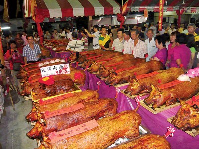 华人最爱膜拜酬神品－－－烧猪。