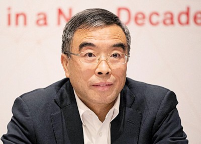 梁华指将增聘多名高薪研发人员。