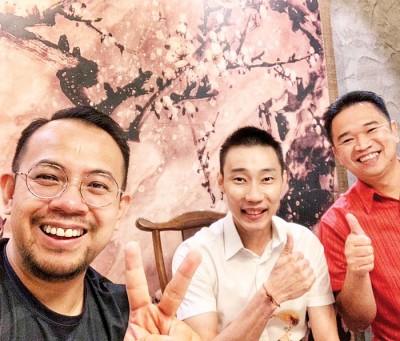 李宗伟日前与大马青体部副部长沈志强(左)和森州行政议员张聒翔聚餐。