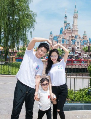 贾乃亮与李小璐前年底爆出婚变疑云。