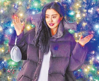 王祖贤年过半百，但气色和身材都保养得宜。