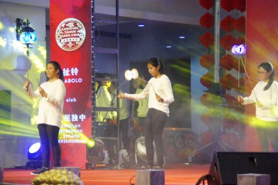 新民独中聊天铃演出。