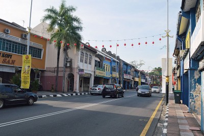 米都唐人街及马来邮街路旁也曾发生砸车窗偷财物案件。