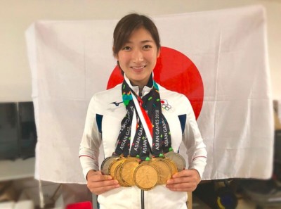 日本泳坛天才少女池江璃花子周二宣布自己确诊患白血病。