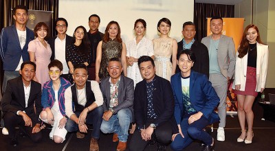 《第3届马来西亚国际电影节暨金环奖》正式开跑，《马来西亚国际电影节暨金环奖》主席吴佩玲(后排左6)与出席发布会的国家电影发展局（FINAS）市场总监Khairul Azman（后排右3）、及一众出席助势的本地演员，包括（后排左起）叶良财、高艺、吕杨、莎莉花艾玛妮、博朗帕拉雷、李心洁、马艺瑄、李铭忠、江倩龄、（前排左起）陈沛江、狄妃、王骏、张咏华、庄仲维、陈立扬等合影。
