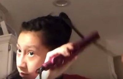 罗格丝自拍参加啦啦队的过程全纪录，也拍下自己弄造型的过程。
