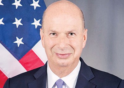 桑德兰表示，美国希望公众不用华为产品，改用西方产品。