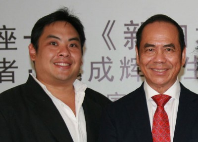 魏国龙（左）是新加坡“薄饼大王”魏成辉的幼子。