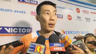 李宗伟回答媒体界的访问问题。