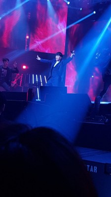 胜利不畏夜店丑闻风波，照常在韩国开唱。