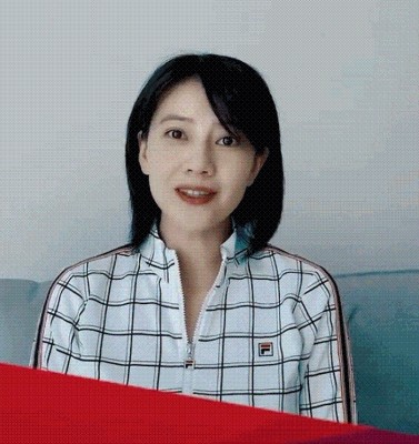 高圆圆在品牌影片中久违露面，但因她坐着、仅露出上半身，令外界再度猜测她怀孕。