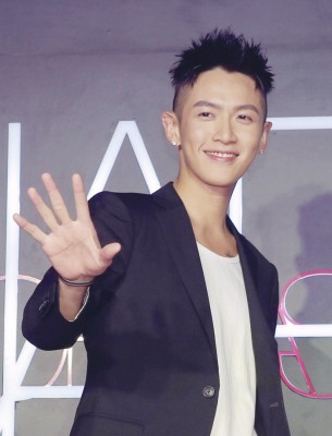 柯震东近日颇低调，仍衰卷入胜利负面新闻。