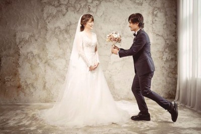 尤秋兴(右)和未婚妻Jenny在台南订婚。