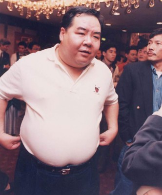 郑则仕巅峰时期体重达127公斤。