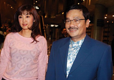 黄玉郎与倪诗蓓育有1子,但两人未注册结婚,2004年分手后,倪诗蓓独自养儿,两人至今屡次为了儿子互杠。