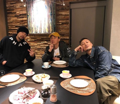 周杰伦（左起）、刘畊宏与余文乐聚会重温电影《头文字D》。