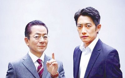 水谷丰(左)和反町隆史搭档演出的日剧《相捧》备受好评。