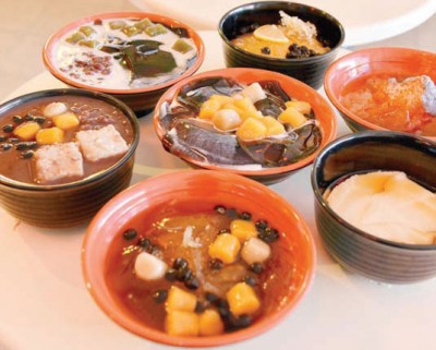 店里的招牌甜品包括豆浆冰磨芋圆、仙草冰芋圆、海燕窝、柠檬冰以及酸梅冰等,都是顾客必点的甜品。