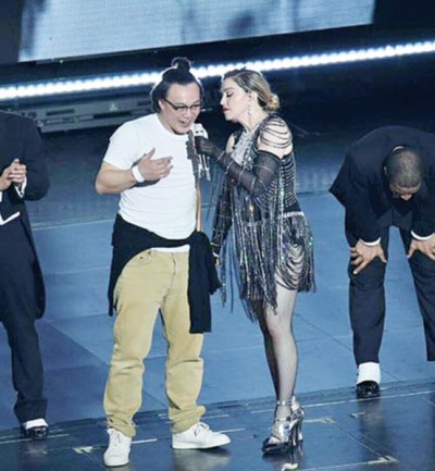 陈奕迅竟受麦当娜钦点上台。