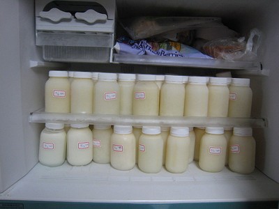 奶量供过于求,也会引起哺乳妈妈苦恼。(照片摘自网络)