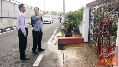 陈玟锜(左)希望许汉宏市议员能够将民声带入市议会。
