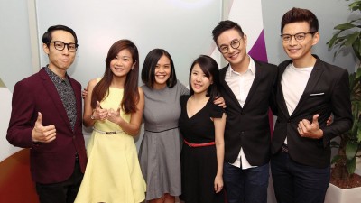 颜江瀚、梁宝仪、龙纹敏、蔡心惠、何海其及庄文杰新旧新闻主播对于这次有机会联手报新闻十分期待。