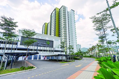 集团旗下位于槟城新港 One Imperial公寓获得好评连连,此公寓计划的发展概念,是一个主题公园度假式的公寓,让住户宛如身在主题公园里游乐。