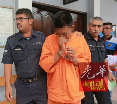 巫裔被告被带上法庭面对强奸及强逼口交罪刑,女受害者为其年幼侄女。