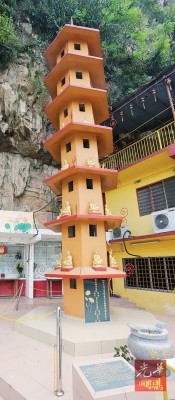 七层高“觉慧塔”是霹雳观音洞最早建设的地标。