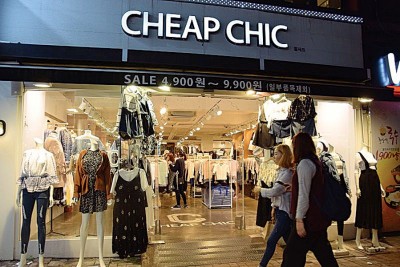 “便宜时尚”服饰店，价位仅4900至9900韩币（约17令吉至36令吉）。