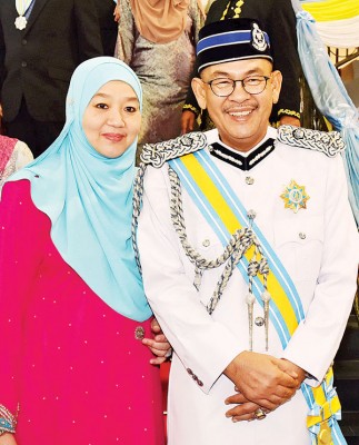 槟州总警长高级拿督阿都嘉化DMPN伉俪合影。
