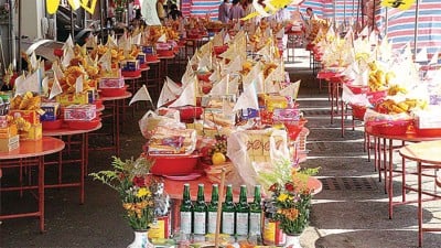 祭拜“好兄弟”旨在于让他们吃饱，不局限任何祭品。