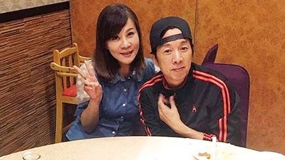 曹西平(右)上周六才跟前嫂子龙千玉聚餐,还聊到侄子回台的时间,孰料今传出侄子澳洲发生意外。