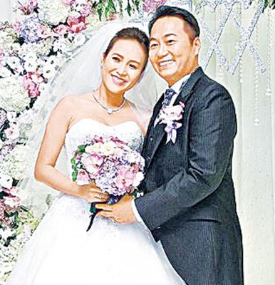 张克帆与新婚妻子双儿修成正果举行婚宴。