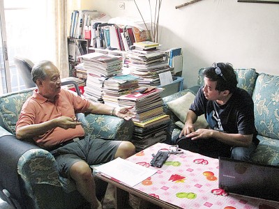 梅德顺上门访问吉隆坡美术学院创办人谢有锡。