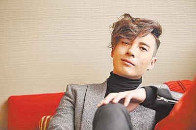 陈势安透过运动维持好体态、好气色。