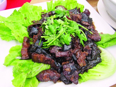 不论什么籍贯的老饕,都逃不过客家炸肉的诱惑。