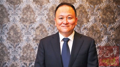 许祥人于2010年受委任为汇华产业有限公司执行董事，2014年跃升为汇华集团董事经理。
