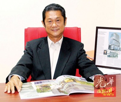 伍国良处事亲力亲为,创办鹏程20年来,每天都会下工地监督进展,严管品质。