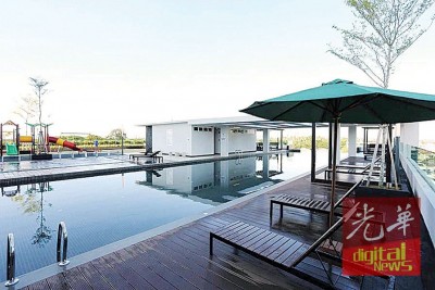 绿景轩(Condominum Berjaya)空中泳池。