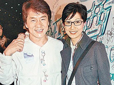 吴绮莉去年上《惊喜旅程》,透露当年成龙追求她的事情。