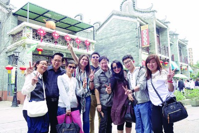 罗宾歌迷会会长美美,在脸书专页上载了罗宾(右四)离世前一天在广州拍的照片。