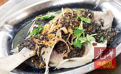让你食指大动的豆豉清蒸金凤鱼。