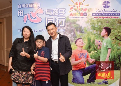 右起陈锦鸿、陈驾桦及杜雯惠,为“与孩子同行2”自闭症讲座会给力。
