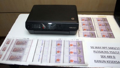 疑犯制作的100令吉面额假钞外表与真钞无异,但其实手感即可分辨。