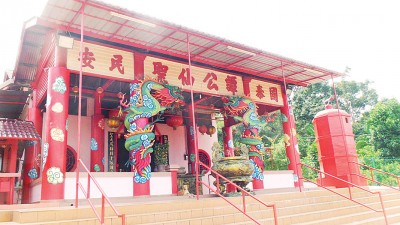 谭公仙圣坛是马接峇鲁新村内最老的华人神庙，已有78年历史。